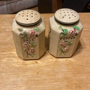 Majolica made in Japan vintage salt and pepper shakers